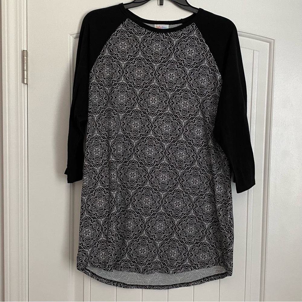 LuLaRoe Women’s XL T-Shirt Black White Crew Neck 3/4 Sleeve Polyester Randy Top